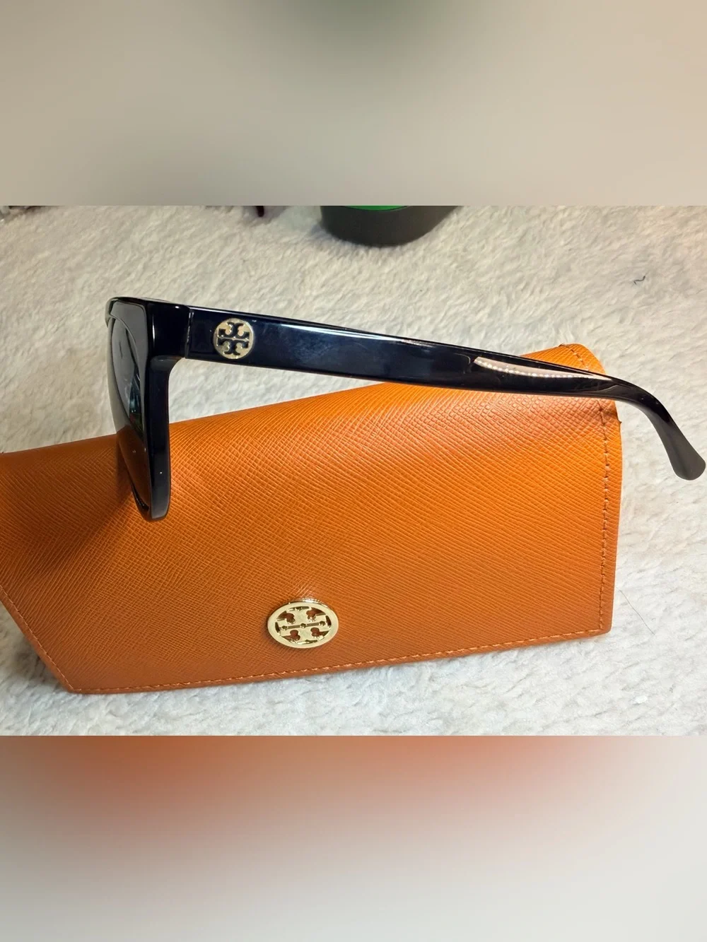 62. NEW Tory Burch Black Frame Sunglasses with Gray Lenses - Cat-Eye Style